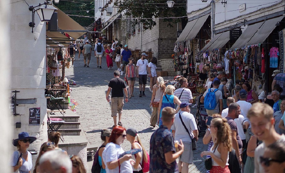 Informaliteti ne turizem, 1.9 mln te huaj ne gusht, vetem 306 mije ne hotele
